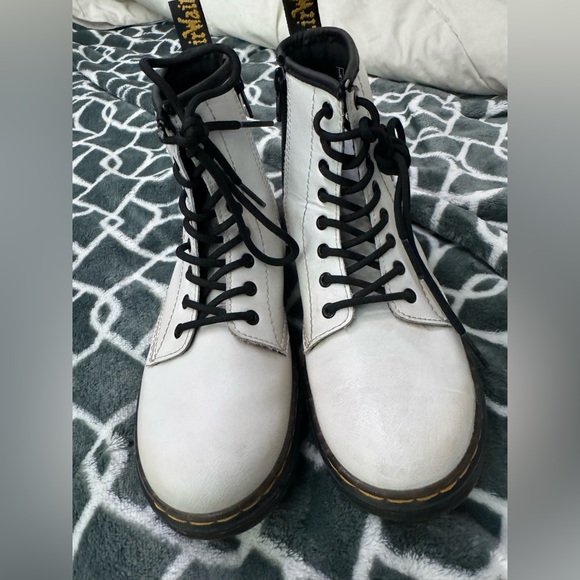 Dr martens boots.  Size 3 !!!  Hard to find size ! - Picture 4 of 9